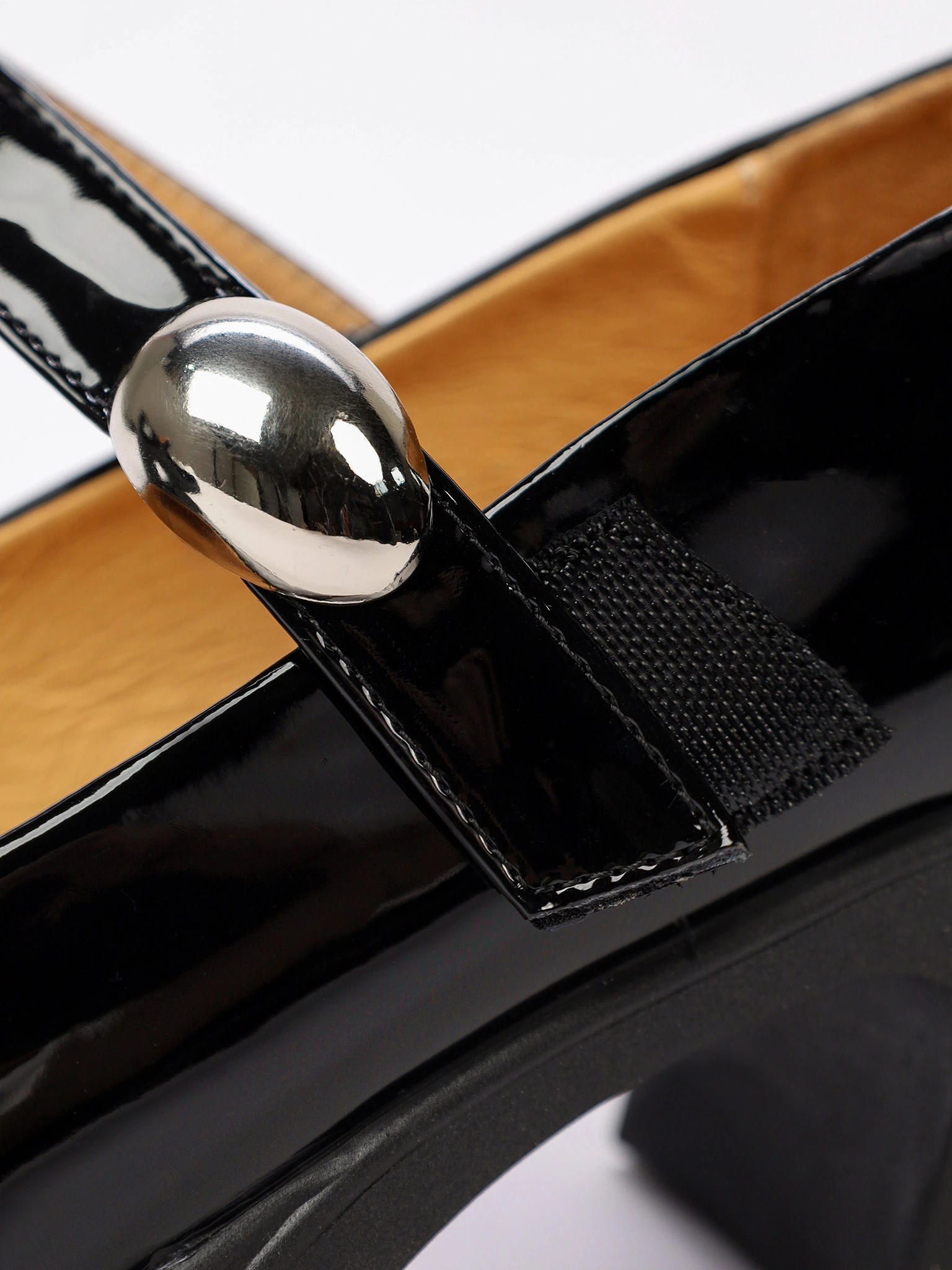 Туфли мэри-джэйн лакированные черного цвета на высоком каблуке